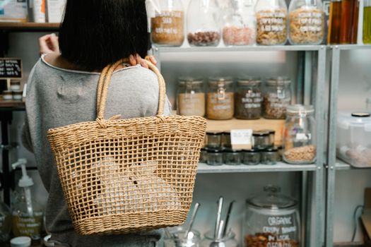 Příručka pro spotřebitele: Jak vaše nákupy mohou podpořit ekologickou výrobu plastů